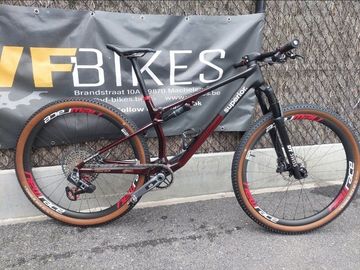 Gebrauchtes Superior Team Xf Custom 2025 Mountainbike, Rot — Bild 1 von 4