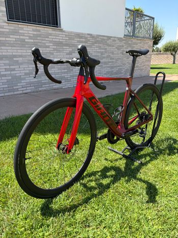 Giant Propel Advanced 2 2024 2024 Road & Gravel usato, Rosso — immagine 4 di 7