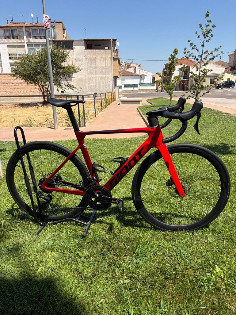 Giant Propel Advanced 2 2024 2024 Road & Gravel usato, Rosso — immagine 2 di 7