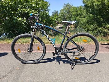 Devron Custom Shimano Acera 2017 Mountainbike de segunda mano, Negro — imagen 2 de 4