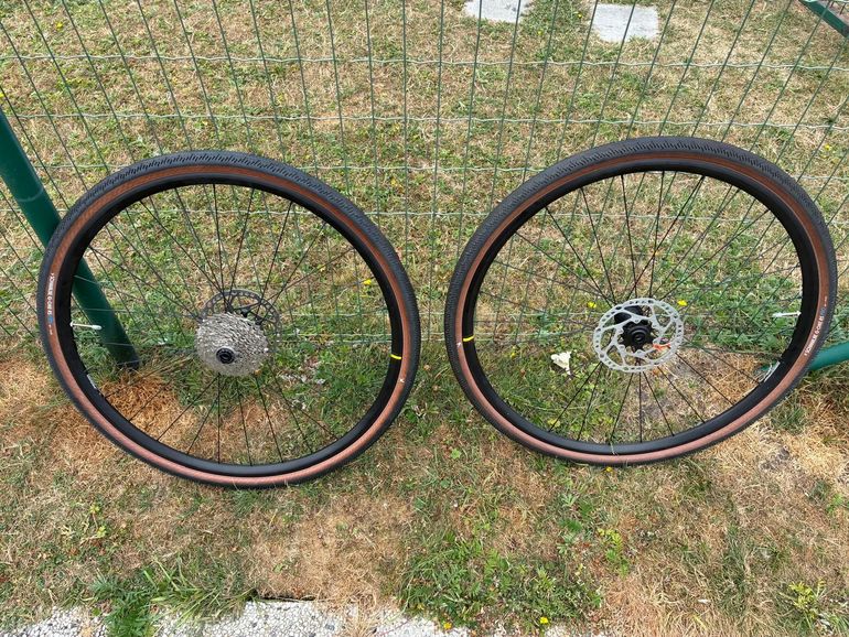 Used Scott Addict 20 2023 2023 Road & Gravel, Black — image 8 of 11