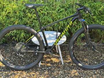 Tweedehands Specialized Chisel Expert 29 BLK/HYP M 2018 2018 MTB