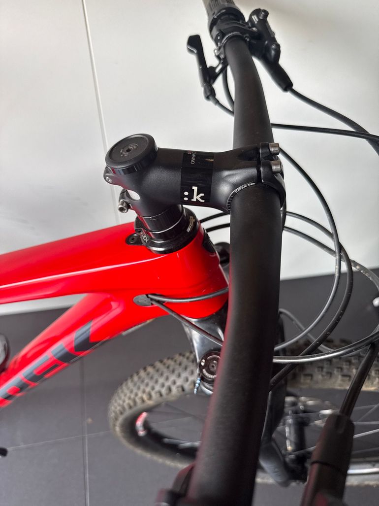 Used Trek Supercaliber 9.6 2023 2023 Mountainbike, Red — image 5 of 5