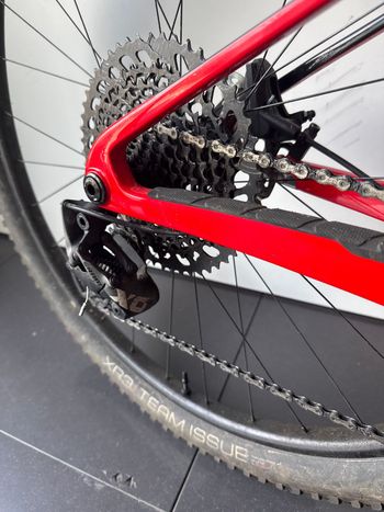 Used Trek Supercaliber 9.6 2023 2023 Mountainbike, Red — image 3 of 5