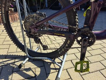 Used Focus JAM 6.9 2024 2024 Mountainbike, Purple, 29 — image 6 of 9