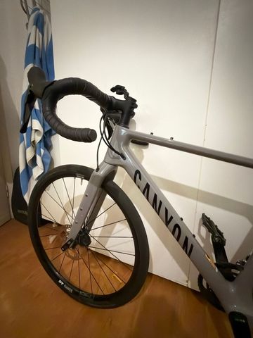 Canyon Grizl CF SL 7 2024 2024 Road & Gravel usato, Grigio chiaro — immagine 2 di 8