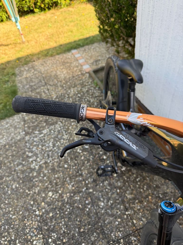 Canyon Neuron:ON CF 7 2024 2024 Mountainbike usato, Grigio chiaro — immagine 6 di 33