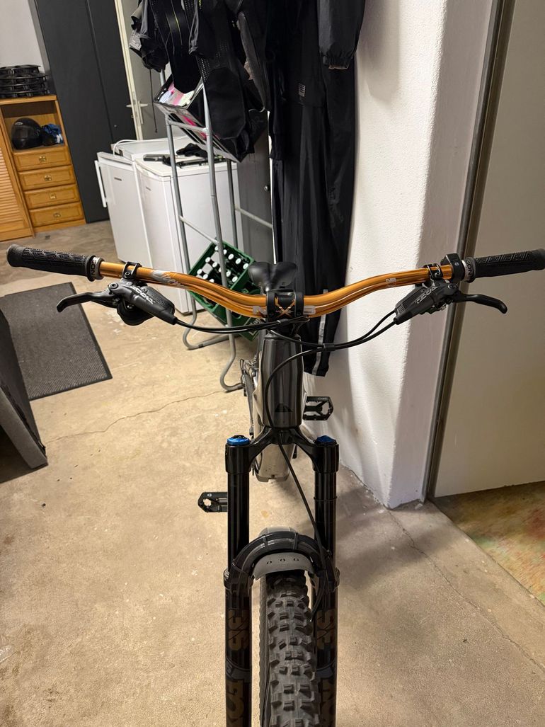 Canyon Neuron:ON CF 7 2024 2024 Mountainbike usato, Grigio chiaro — immagine 16 di 33