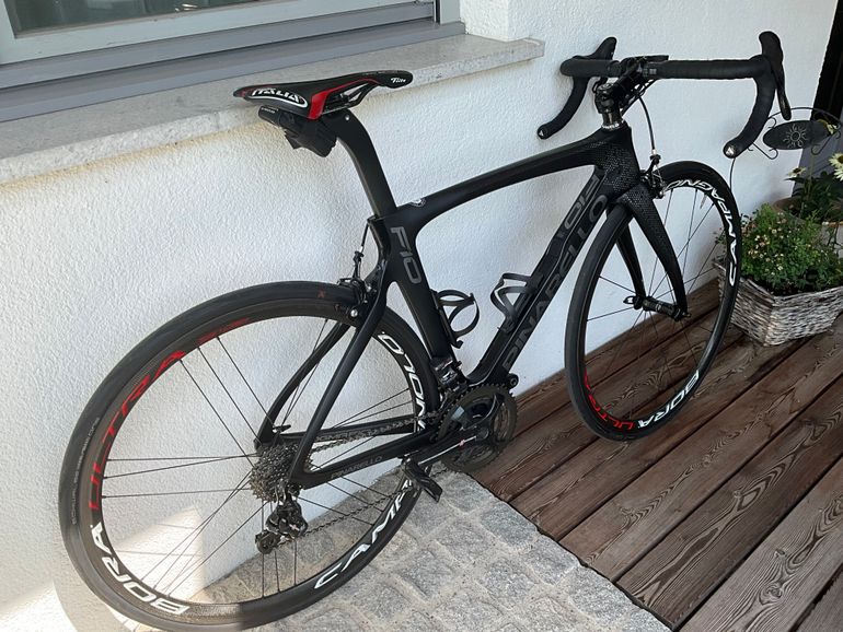 Gebrauchtes Pinarello F10 2019 Road & Gravel, Schwarz — Bild 2 von 3
