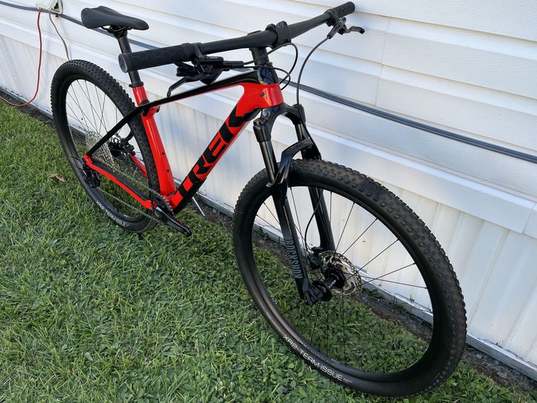 Used Trek Procaliber 9.5 2024 2024 Mountainbike, Red, 29 — image 3 of 5