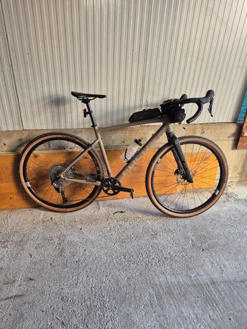 Focus ATLAS 6.9 2022 2022 Road & Gravel usato, Arancione — immagine 1 di 5