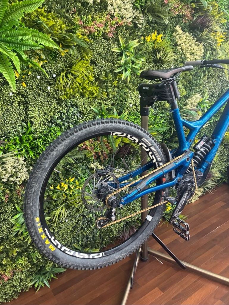 Używany Commecal Supreme Dh4 2019 Mountainbike — zdjęcie 3 z 4