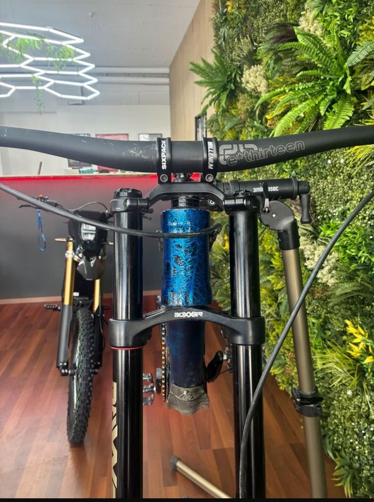 Używany Commecal Supreme Dh4 2019 Mountainbike — zdjęcie 2 z 4