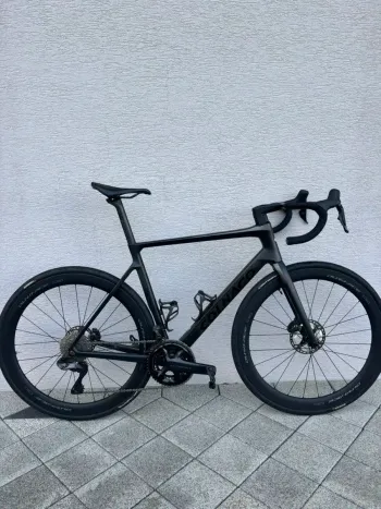 Colnago V4Rs Disc Ultegra Di2 8100 w/Fulcrum Racing Wind 400 Wheels 2024 2024 Road & Gravel d'occasion