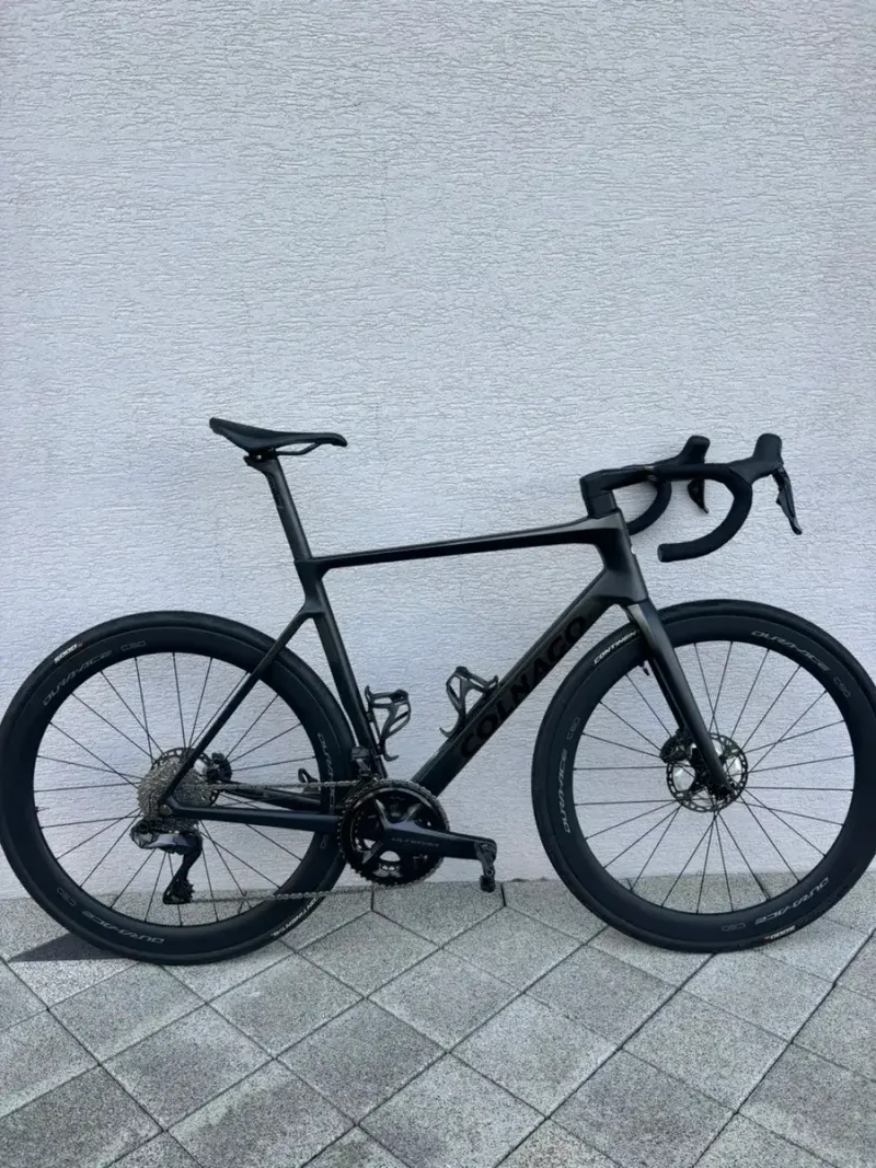 Colnago V4Rs Disc Ultegra Di2 8100 w/Fulcrum Racing Wind 400 Wheels 2024 2024 Road & Gravel usato