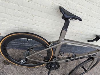Used Trek Madone 9.5 2017 2017 Road & Gravel, Light Gray — image 3 of 8
