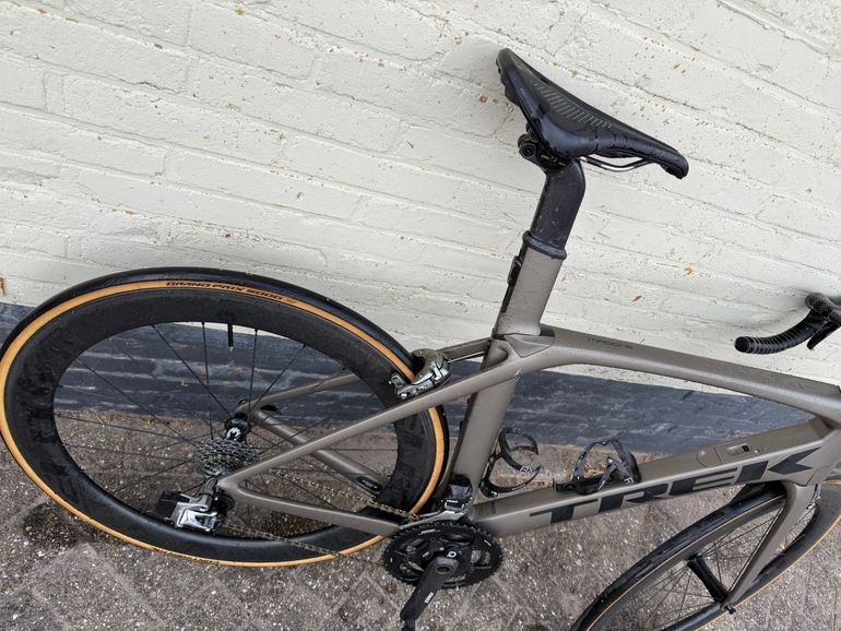 Used Trek Madone 9.5 2017 2017 Road & Gravel, Light Gray — image 3 of 8