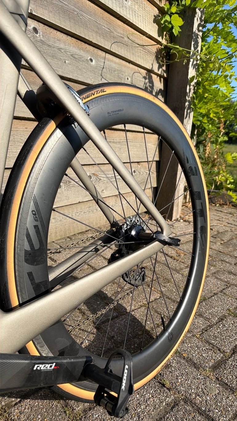 Used Trek Madone 9.5 2017 2017 Road & Gravel, Light Gray — image 30 of 86