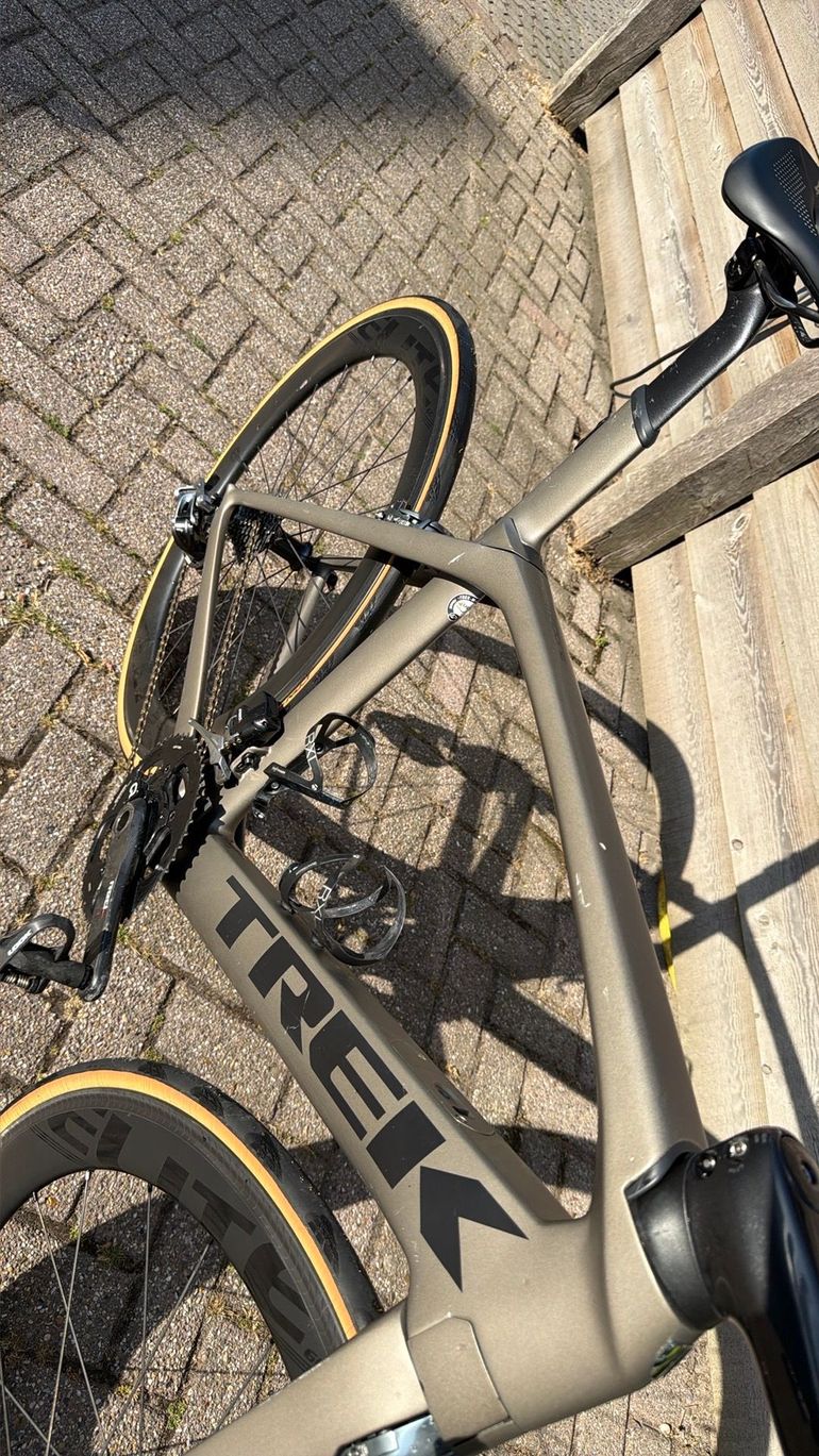 Used Trek Madone 9.5 2017 2017 Road & Gravel, Light Gray — image 69 of 86