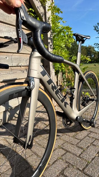 Used Trek Madone 9.5 2017 2017 Road & Gravel, Light Gray — image 56 of 86