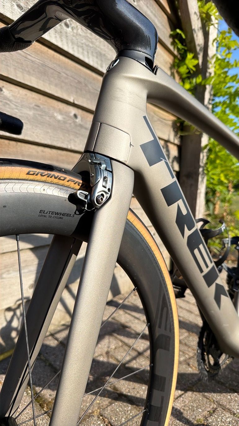 Used Trek Madone 9.5 2017 2017 Road & Gravel, Light Gray — image 35 of 86