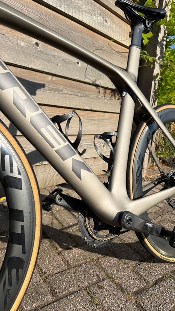 Used Trek Madone 9.5 2017 2017 Road & Gravel, Light Gray — image 54 of 86