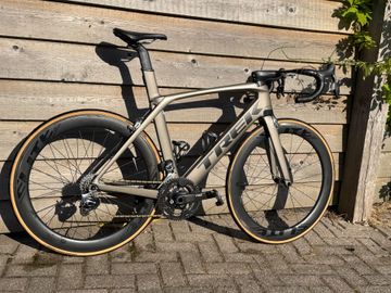Used Trek Madone 9.5 2017 2017 Road & Gravel, Light Gray — image 75 of 86