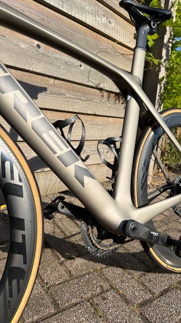 Used Trek Madone 9.5 2017 2017 Road & Gravel, Light Gray — image 19 of 86