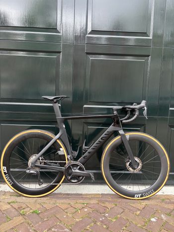 Canyon Aeroad CF SLX 8 Disc Di2 2023 2023 Road & Gravel d'occasion