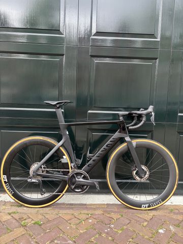Canyon Aeroad CF SLX 8 Disc Di2 2023 2023 Road & Gravel usato