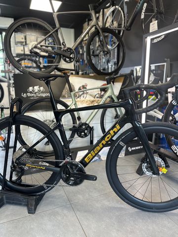 Bianchi Infinito Pro 105 DI2 2026 2026 Road & Gravel usato