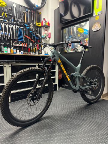 Käytetty Trek Slash 9.8 XT Gen 5 2023 2023 MTB