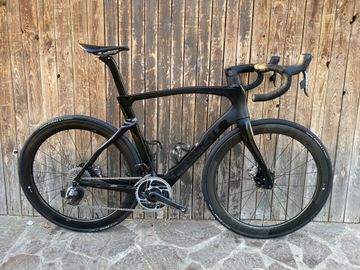 Pinarello DOGMA F RED ETAP AXS Disc 2022 2022 Road & Gravel usato