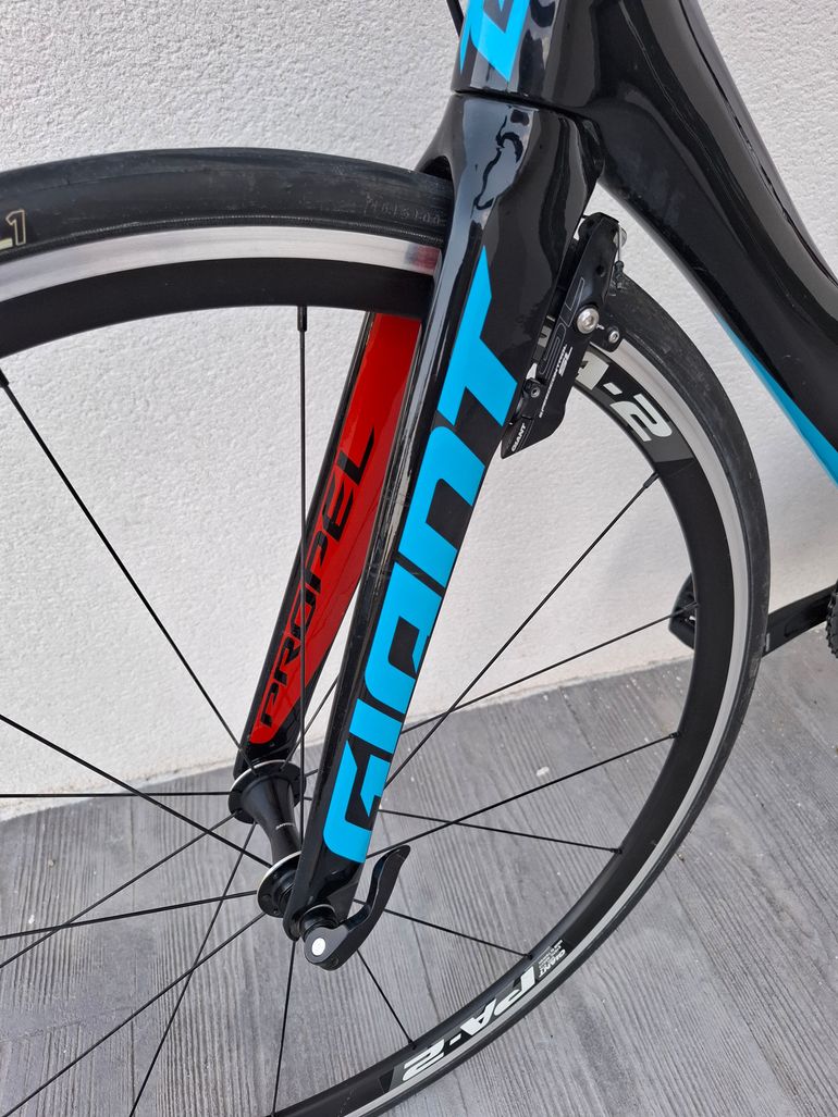 Used Giant Propel Advanced 2 2016 2016 Road & Gravel, Black — image 4 of 5