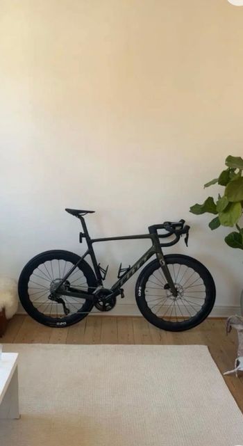 Used Scott Addict RC 40 2024 2024 Road & Gravel