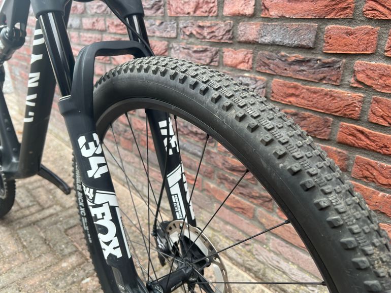 Canyon Lux CF 7 2021 2021 Mountainbike usato, Nero — immagine 5 di 10
