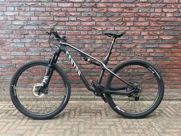 Tweedehands Canyon Lux CF 7 2021 2021 MTB