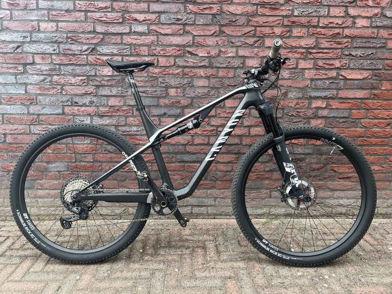 Canyon Lux CF 7 2021 2021 Mountainbike usato, Nero — immagine 7 di 10