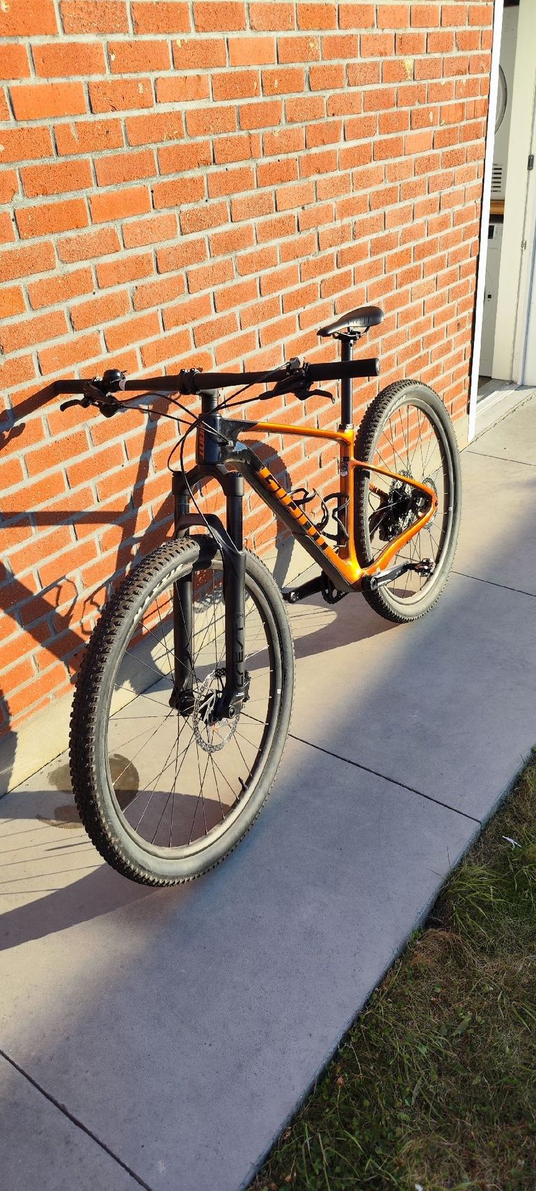 Used Giant XTC, Advanced 29 2 2022 2022 Mountainbike, Orange, 29 — image 4 of 16