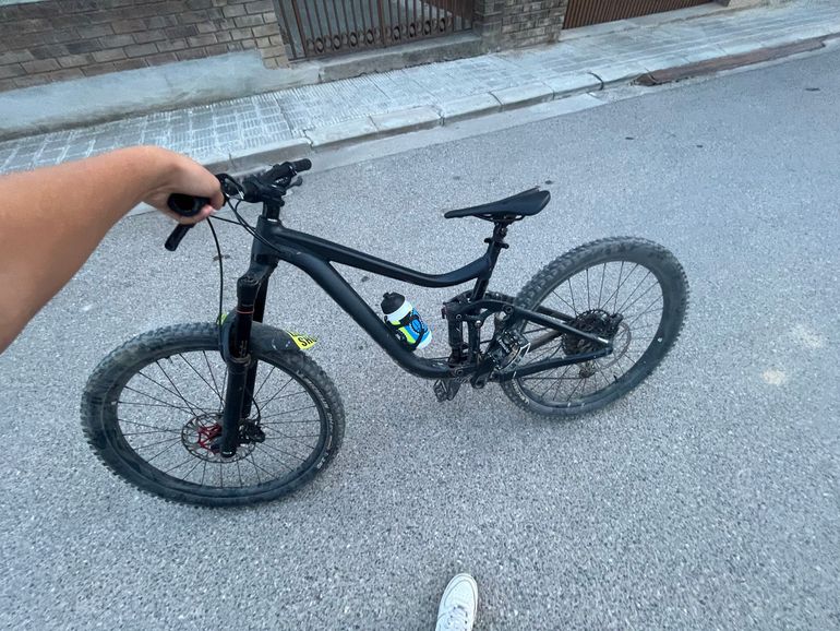 Giant Reign 2 2019 2019 Mountainbike usato, Nero — immagine 4 di 6