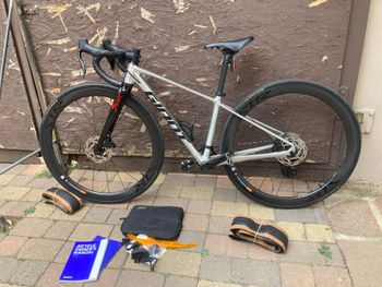Used Giant Seek Other 2026 Road & Gravel, Light Gray — image 2 of 4
