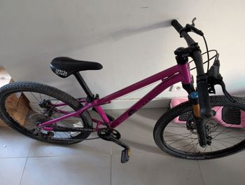 Gebrauchtes KU Bikes 24S Disc 2023 Mountainbike, Violett — Bild 4 von 7