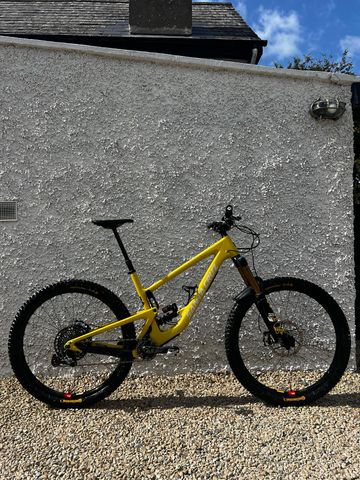 Brugt Santa Cruz MEGATOWER X01 / Coil / Carbon CC / 29 2022 2022 MTB