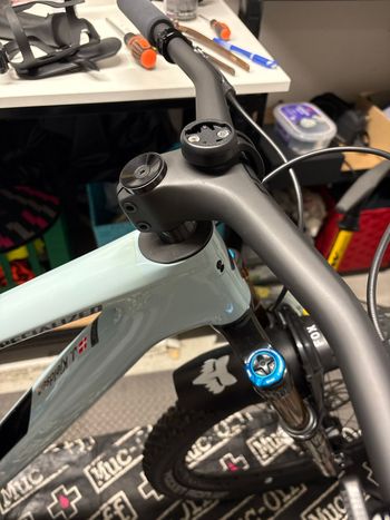 Used Specialized Epic SRAM GX Eagle AXS 2025 Mountainbike, Blue — image 4 of 8