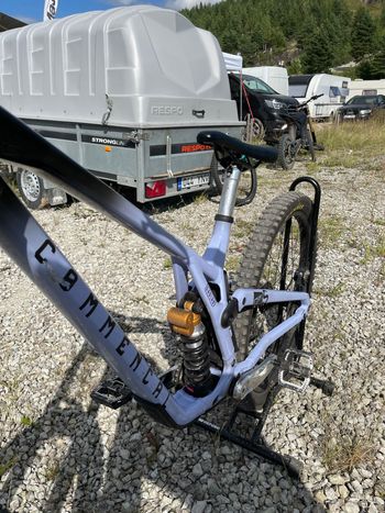 Commencal Custom SRAM GX DH 2024 Mountainbike d'occasion — image 3 sur 5