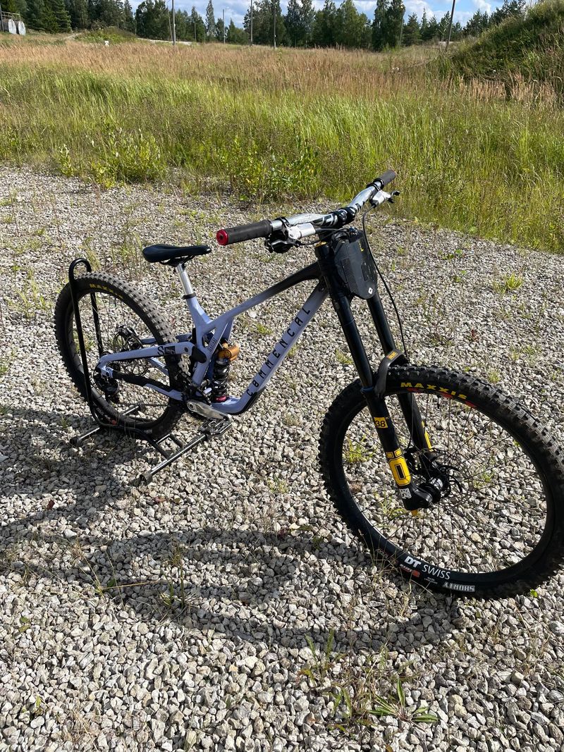 Použité Commencal Custom SRAM GX DH 2024 MTB