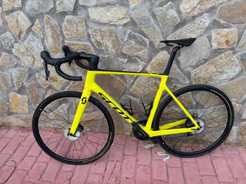 Scott Addict RC 30 2021 2021 Road & Gravel usato, Arancione — immagine 2 di 5