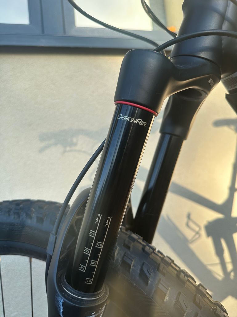 Used Trek Slash 8 2019 2019 Mountainbike, Black, 29 — image 7 of 17