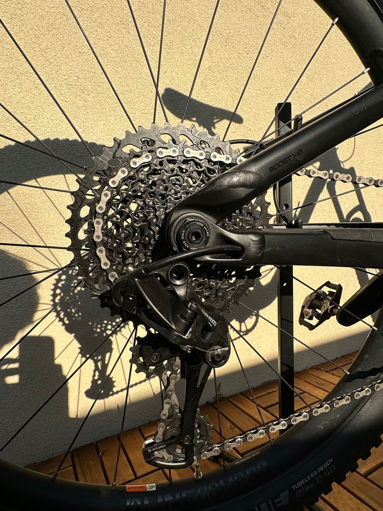 Used Trek Slash 8 2019 2019 Mountainbike, Black, 29 — image 16 of 17