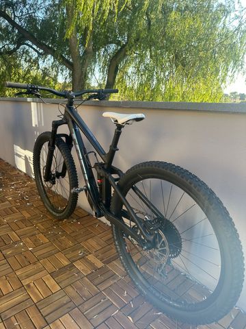 Used Trek Slash 8 2019 2019 Mountainbike, Black, 29 — image 2 of 17